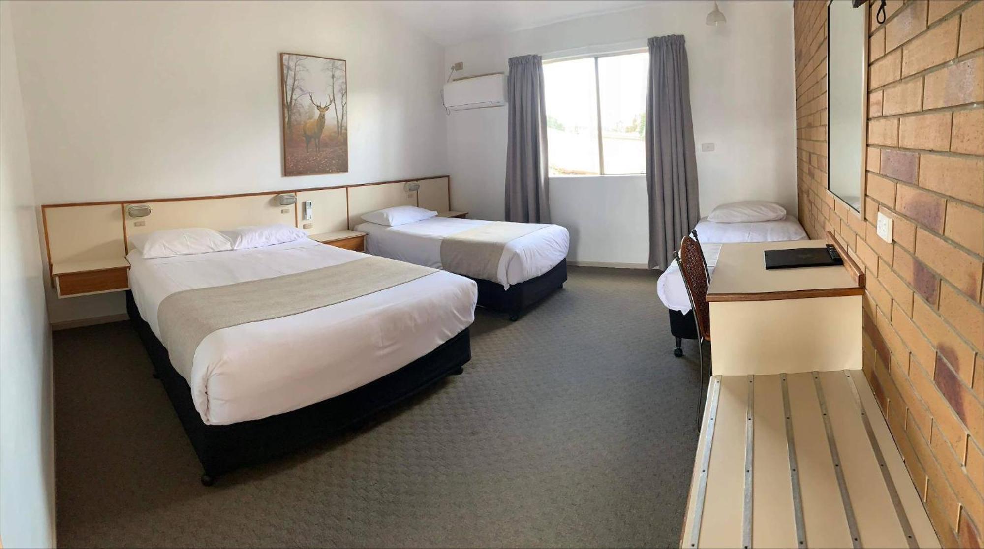 Wild Scotsman Motor Inn Gin Gin Qld Экстерьер фото