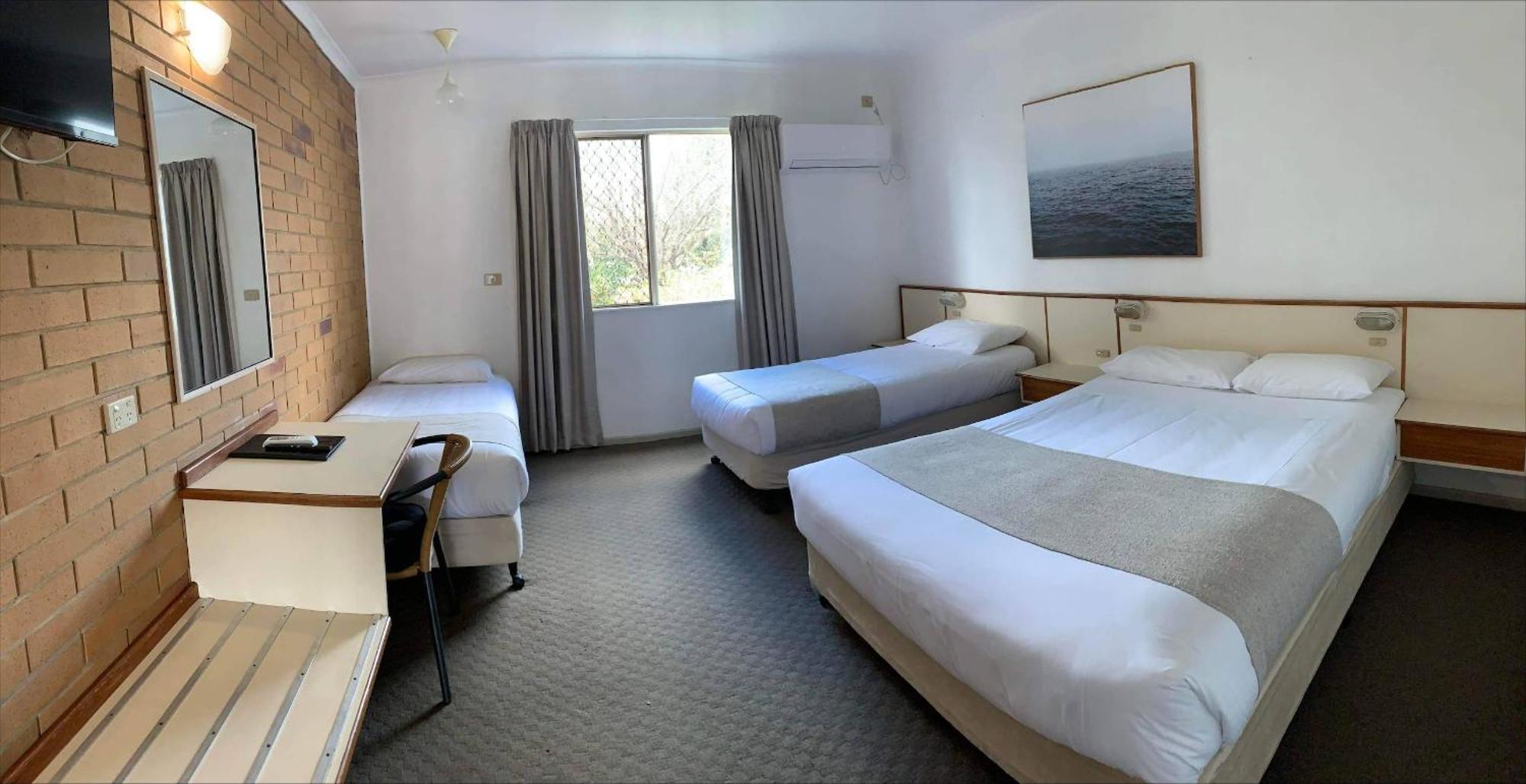 Wild Scotsman Motor Inn Gin Gin Qld Экстерьер фото