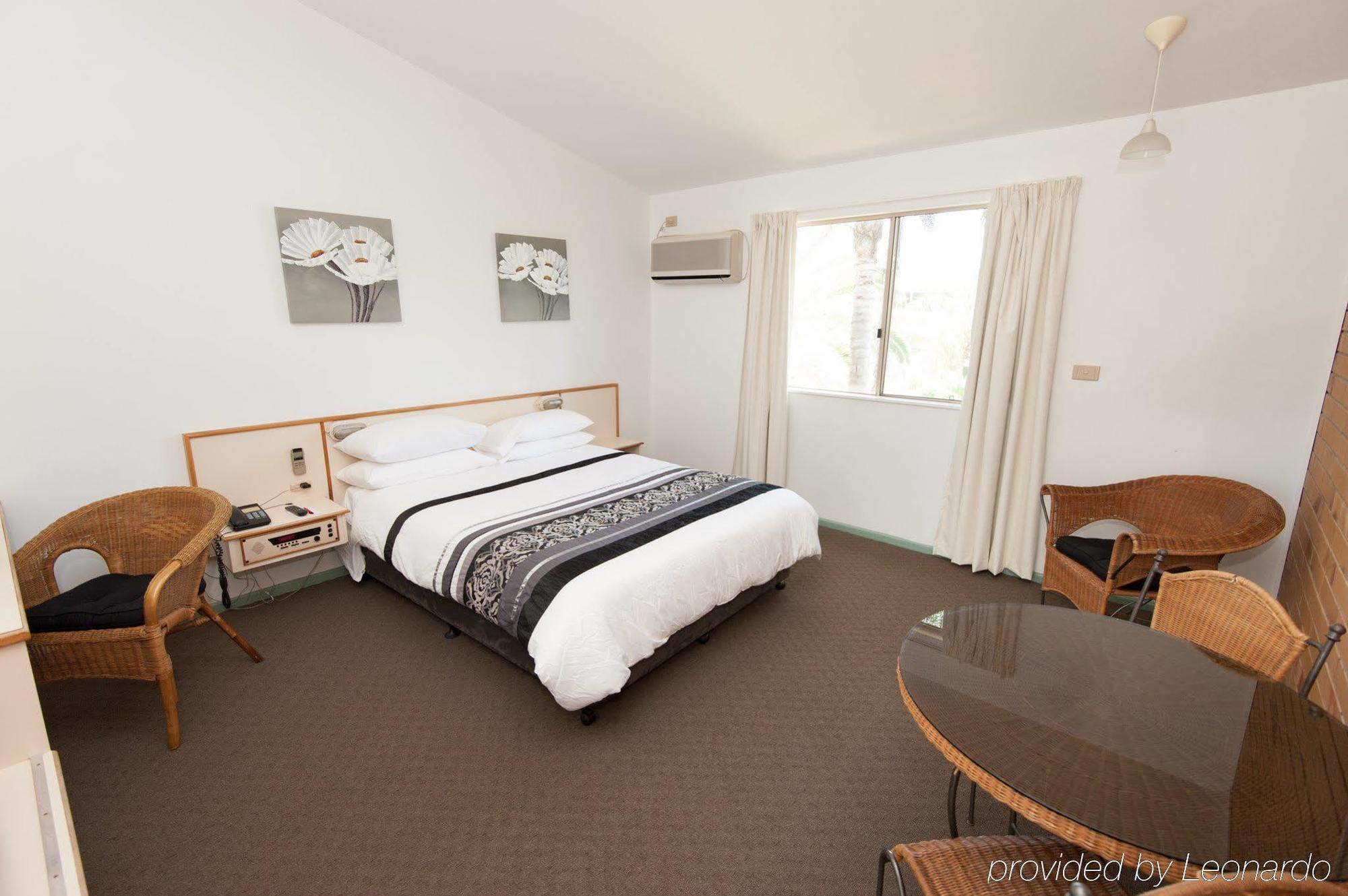 Wild Scotsman Motor Inn Gin Gin Qld Экстерьер фото